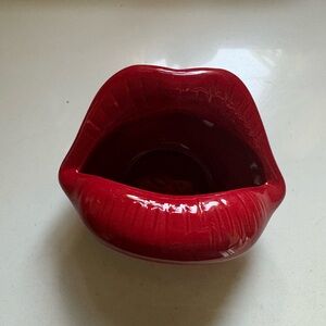 2/$15: Lips Ceramic Bowl / Ashtray